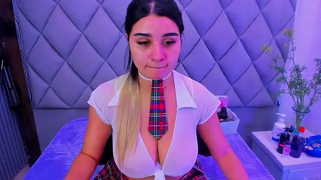 Snapshot of venusowen_ chatting on October 16, 1:25 pm venusowen online show from October 16, 1:25 pm
