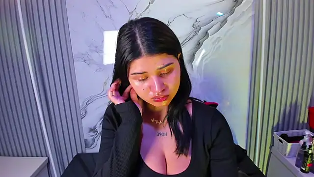 venusowen  online show from April 7, 1:46 pm