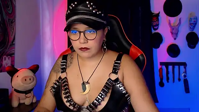 Snapshot of LilithSharon chatting on October 17, 8:34 pm LilithSharon online show from October 17, 8:34 pm