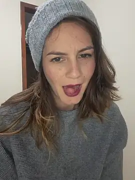 Snapshot of Hanny_24 chatting on October 6, 3:23 am Hanny 24 online show from October 6, 3:23 am