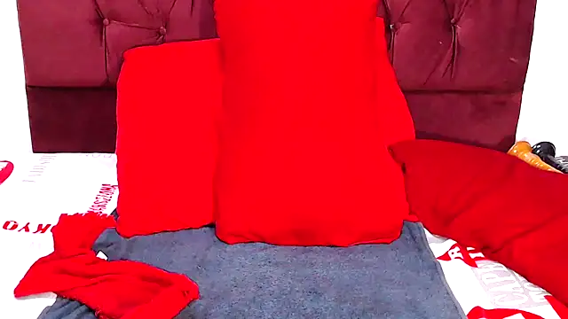 Honeybumsx32 online show from January 5, 6:44 pm