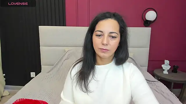 Snapshot of Linda_Insatiable chatting on October 2, 1:43 am Linda Insatiable online show from October 2, 1:43 am
