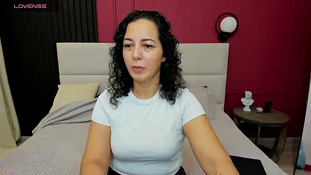 Snapshot of Linda_Insatiable chatting on October 9, 1:32 am Linda Insatiable online show from October 9, 1:32 am