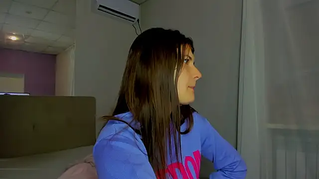 Snapshot of Laura_Leee chatting on September 30, 5:24 am Laura Leee online show from September 30, 5:24 am