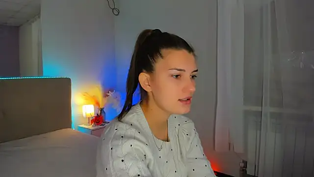 Snapshot of Laura_Leee chatting on October 16, 5:32 am Laura Leee online show from October 16, 5:32 am
