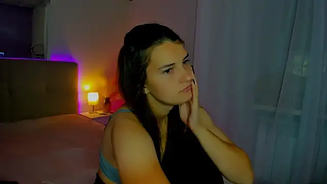 Snapshot of Laura_Leee chatting on September 14, 5:49 am Laura Leee online show from September 14, 5:49 am