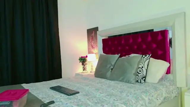 Snapshot of Lizzymontanaa chatting on September 23, 4:10 am Lizzymontanaa online show from September 23, 4:10 am