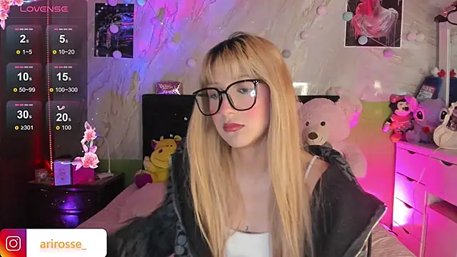 Snapshot of ariana_rosse__ chatting on October 30, 9:44 am ariana rosse   online show from October 30, 9:44 am