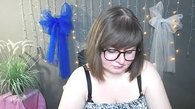 ZannaDreil online show from December 3, 7:27 pm