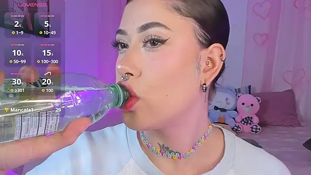 melody suarez online show from December 2, 11:40 pm