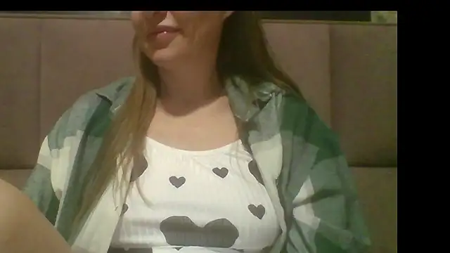 Snapshot of Sladkiegubki chatting on October 18, 9:38 pm Sladkiegubki online show from October 18, 9:38 pm