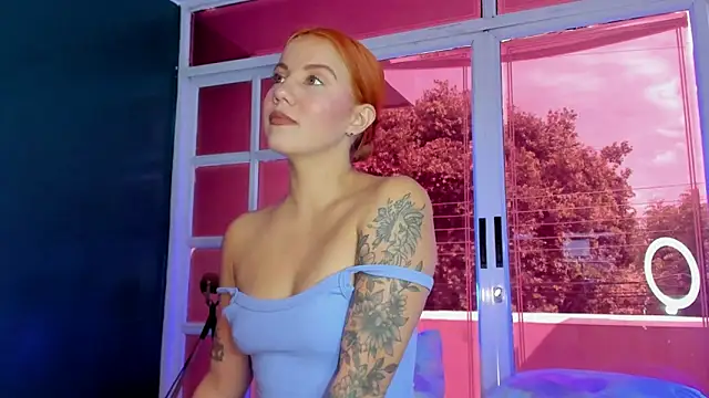 MelaniieRoux online show from April 6, 7:37 pm