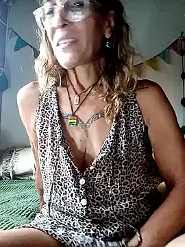 Snapshot of sabinytahot chatting on October 24, 1:29 pm sabinytahot online show from October 24, 1:29 pm