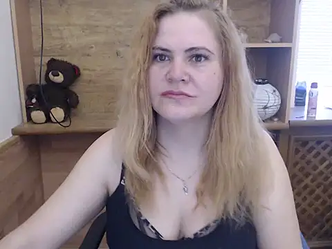 DaniellaKiss online show from April 17, 7:10 am