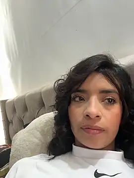 Laura fernandezII online show from April 6, 9:49 pm