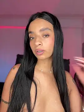 Snapshot of Laura_fernandezII chatting on October 19, 9:28 pm Laura fernandezII online show from October 19, 9:28 pm