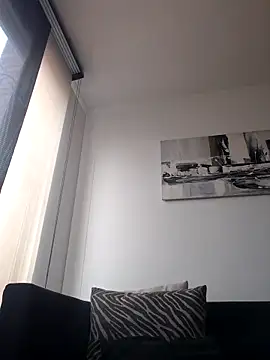 Latiinvenushot online show from March 20, 1:05 pm