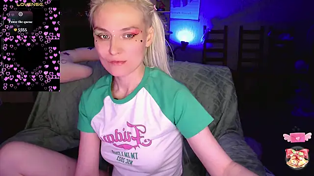 mischellemeow13 online show from May 8, 10:44 pm