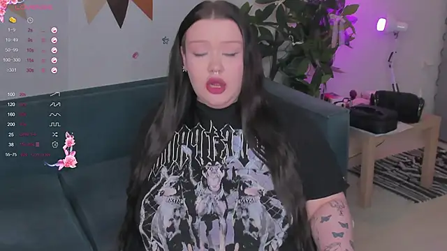 LilyBelll online show from November 19, 8:09 pm