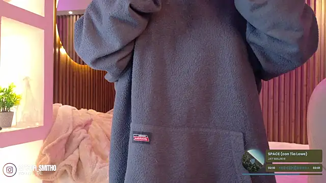 Lucy Smith2 online show from December 18, 3:55 am