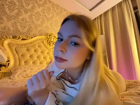 baby lianaa online show from October 8, 6:01 pm