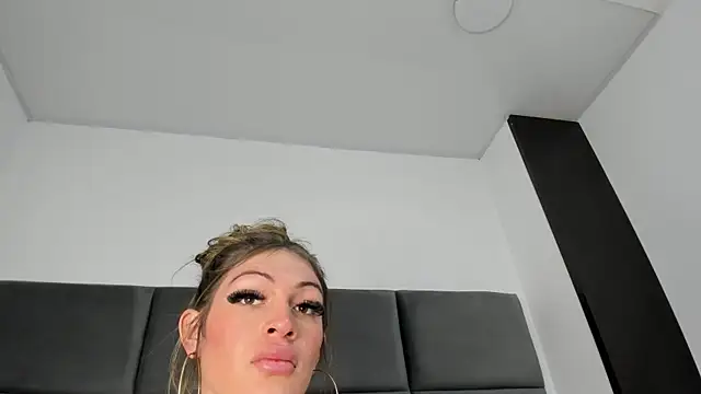 Lizz Luna online show from November 18, 7:59 pm