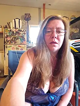 Snapshot of MsShelby40 chatting on October 3, 10:26 pm MsShelby40 online show from October 3, 10:26 pm
