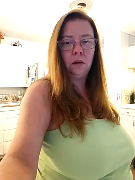 Snapshot of MsShelby40 chatting on October 9, 10:36 pm MsShelby40 online show from October 9, 10:36 pm