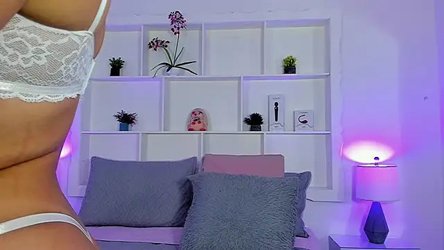 Jenifer Diaz online show from February 5, 1:14 pm