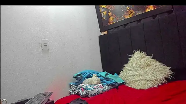Snapshot of Evaaross_2345 chatting on September 12, 11:50 am Evaaross 2345 online show from September 12, 11:50 am