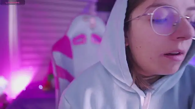 milly kenner online show from November 10, 4:46 pm