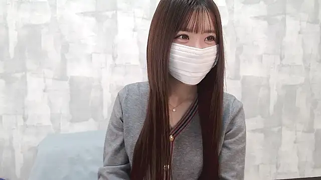 LOVE MOMO LOVE online show from September 28, 11:15 am