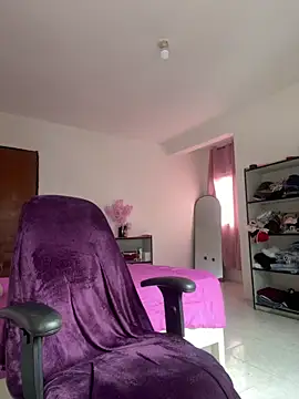 Snapshot of -Naomyy- chatting on October 8, 6:23 pm -Naomyy- online show from October 8, 6:23 pm