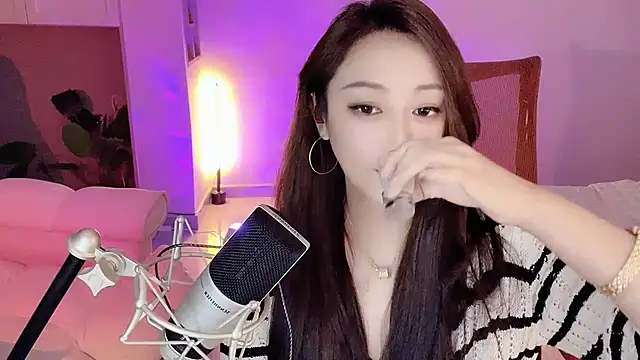 Snapshot of Daisy-77 chatting on October 11, 5:15 pm Daisy-77 online show from October 11, 5:15 pm