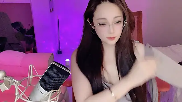 Snapshot of Daisy-77 chatting on October 9, 5:06 pm Daisy-77 online show from October 9, 5:06 pm