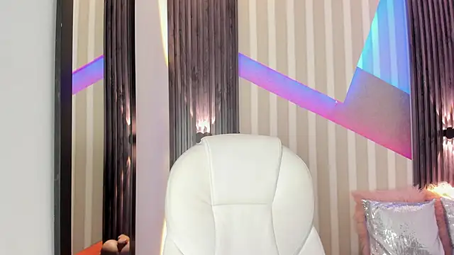 Snapshot of emily_layton chatting on September 10, 2:50 pm emily layton online show from September 10, 2:50 pm