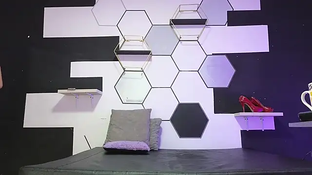 alondrabigtits online show from September 18, 12:26 pm