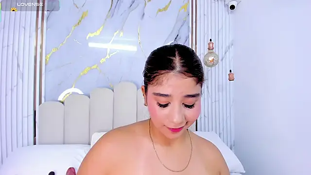 tifanyhills  online show from March 13, 8:32 pm