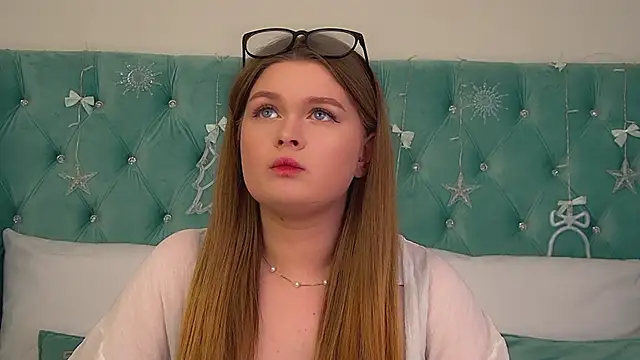 CrystalLyons online show from December 5, 12:06 pm