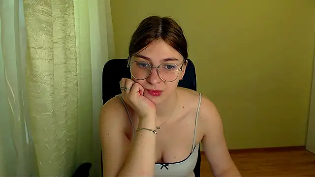 Luna Lush  online show from June 13, 9:29 am