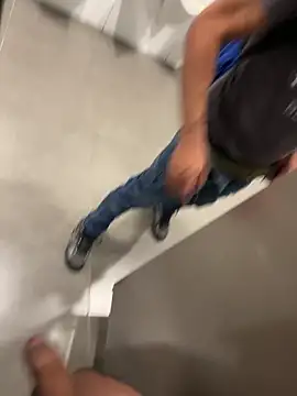 thiagowes online show from April 9, 11:54 pm