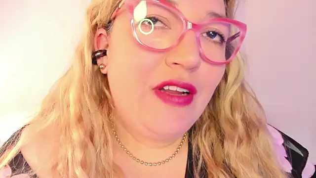 Naty Mature  online show from December 3, 4:09 pm