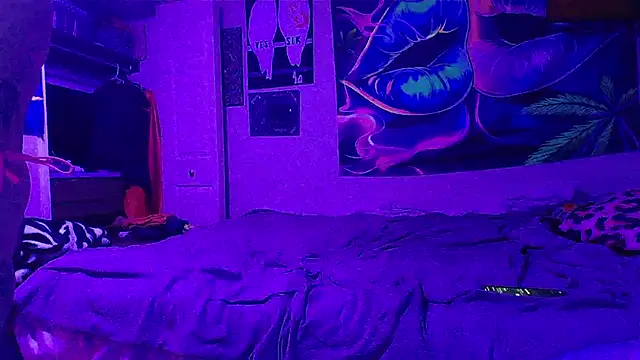 NovaLove2002 online show from December 1, 3:43 am