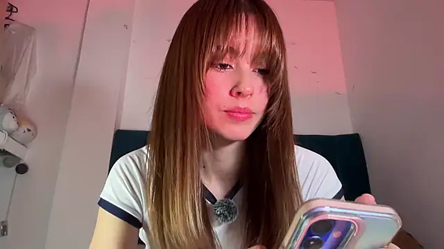 alice guerin  online show from March 15, 4:36 am