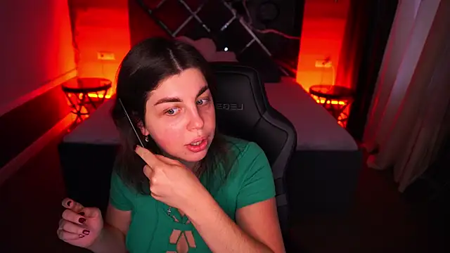 MirandaWong online show from November 7, 6:52 am