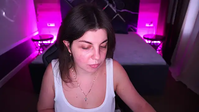 MirandaWong online show from November 13, 6:45 am