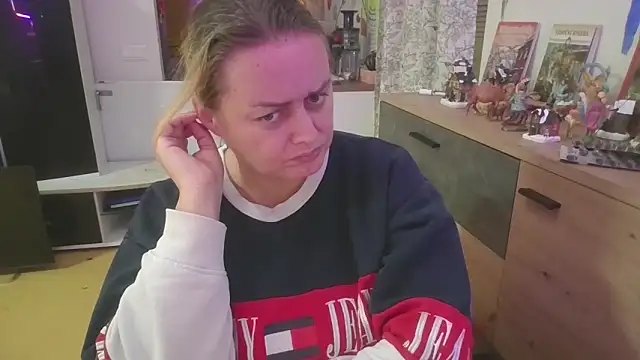 Meliss Official9 online show from December 5, 6:42 pm