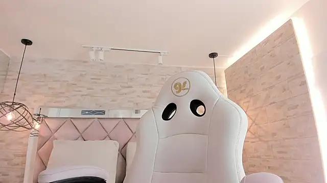 adara scot online show from October 20, 11:57 am