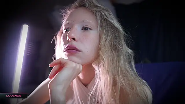  Phantom thread  online show from November 6, 9:48 am