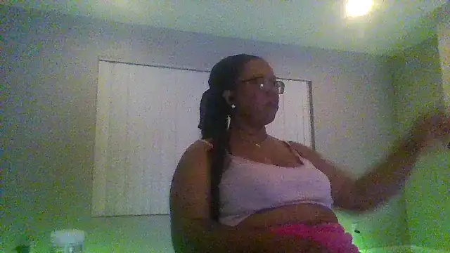 Snapshot of KittyKayla chatting on October 6, 7:03 am KittyKayla online show from October 6, 7:03 am